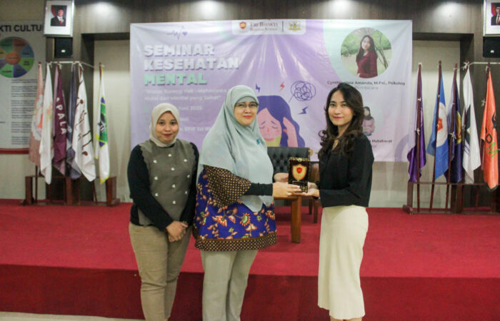 Badan Eksekutif Mahasiswa Tri Bhakti Business School,Cynthianissa Amanda, M.Psi., Psikolog Ibunda.id Dr. Sofia Maulida, SE., MM. dan Lembah Dewi Andini., S.E., M.Ak., Ak., CA.