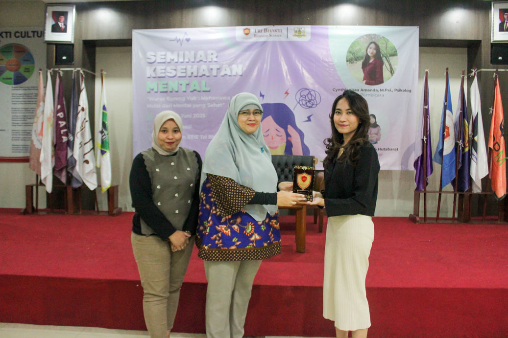 Badan Eksekutif Mahasiswa Tri Bhakti Business School,Cynthianissa Amanda, M.Psi., Psikolog Ibunda.id Dr. Sofia Maulida, SE., MM. dan Lembah Dewi Andini., S.E., M.Ak., Ak., CA.