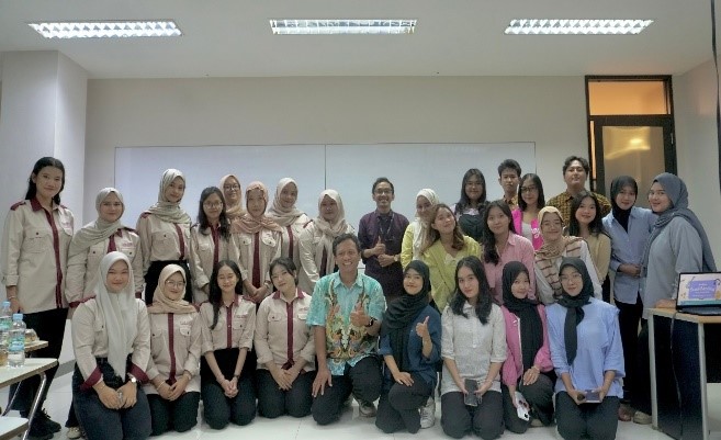 studi banding ke Parama Swara, unit kegiatan mahasiswa paduan suara dari AKMRTV Jakarta