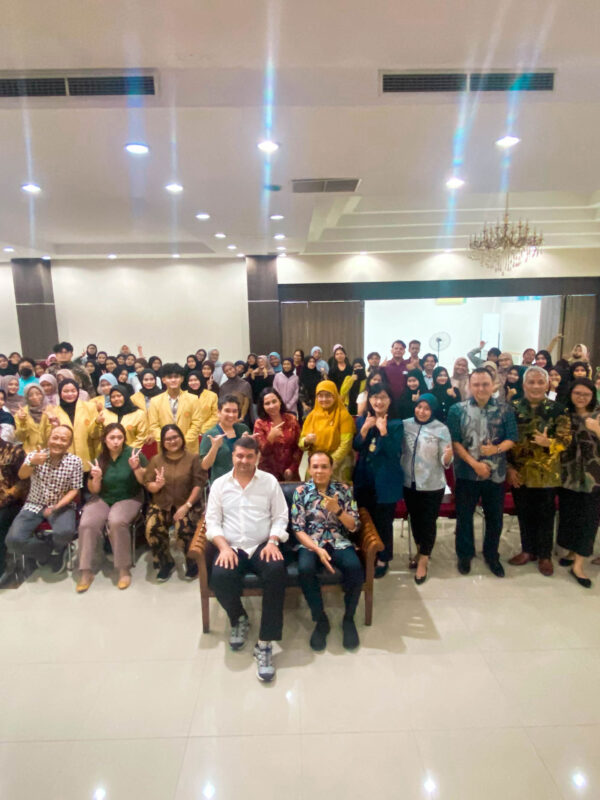 foto bersama Tri Bhakti BUisness Shcool