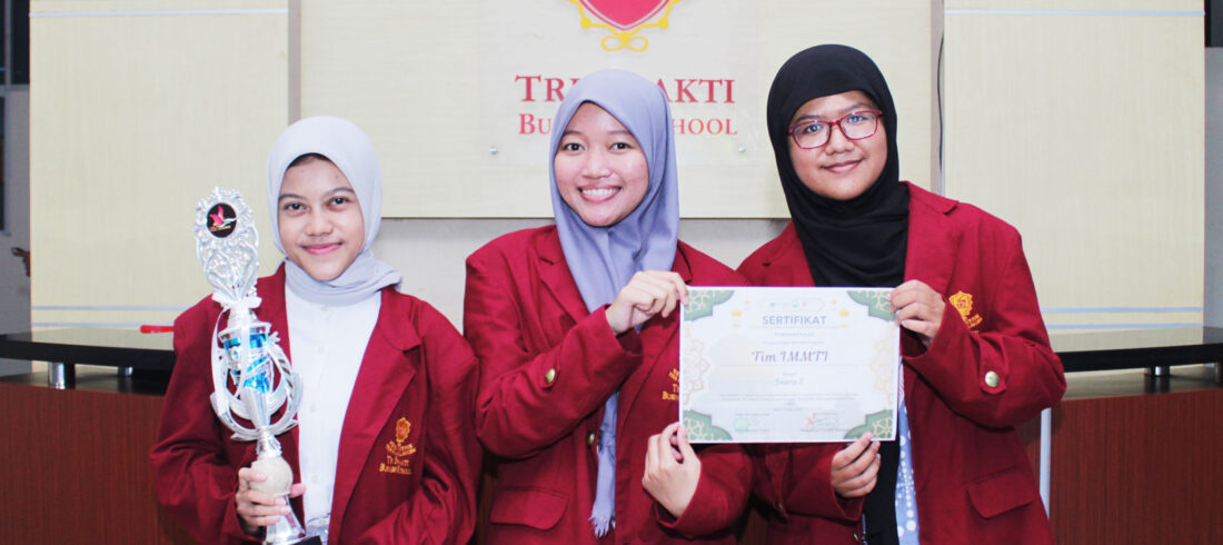 Kania, Safa, dan Yanah UKM IMMT
