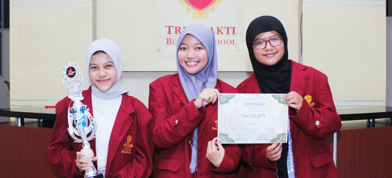 Kania, Safa, dan Yanah UKM IMMT