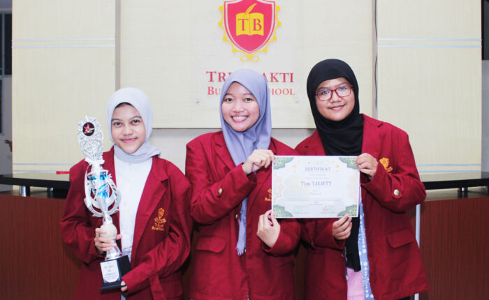 Kania, Safa, dan Yanah UKM IMMT
