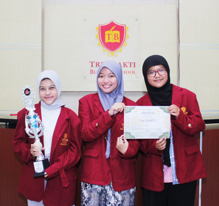 Kania, Safa, dan Yanah UKM IMMT