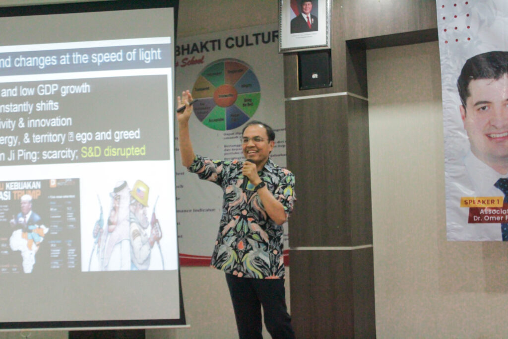 Sabam Hutajulu, Ph.D. Seminar Internasional AI Agents and The Transformation of Business