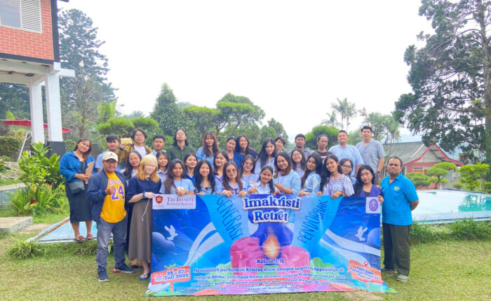 Retreat IMAKRISTI 2025 Menjadi Generasi Pendobrak yang Membawa TerangIrvan F.C.Oentoeng, SE., MM Pdt. Glen Imanuel Sanjaya, S.Th. dan Pdm. David Ibob Kristianus, S.Th.