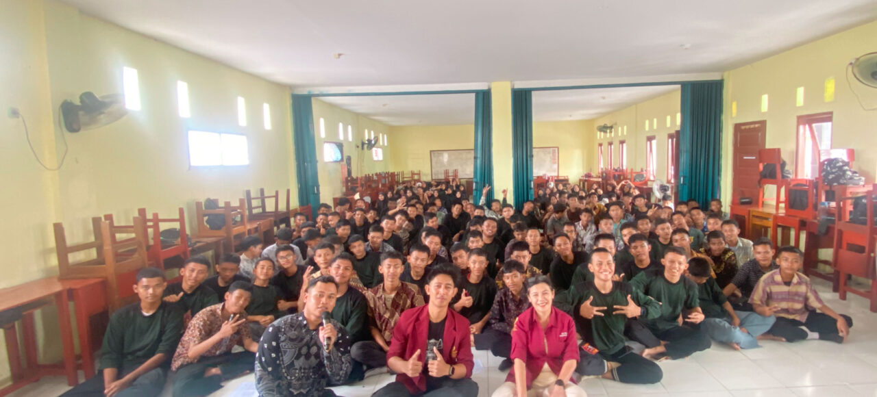 Tri Bhakti Business School bekerjasama dengan SMK Global Teknologi mengadakan Seminar Persiapan Dunia Kerja M Ivan Julio Subastian dan Novian Sihmawati, S. Kom