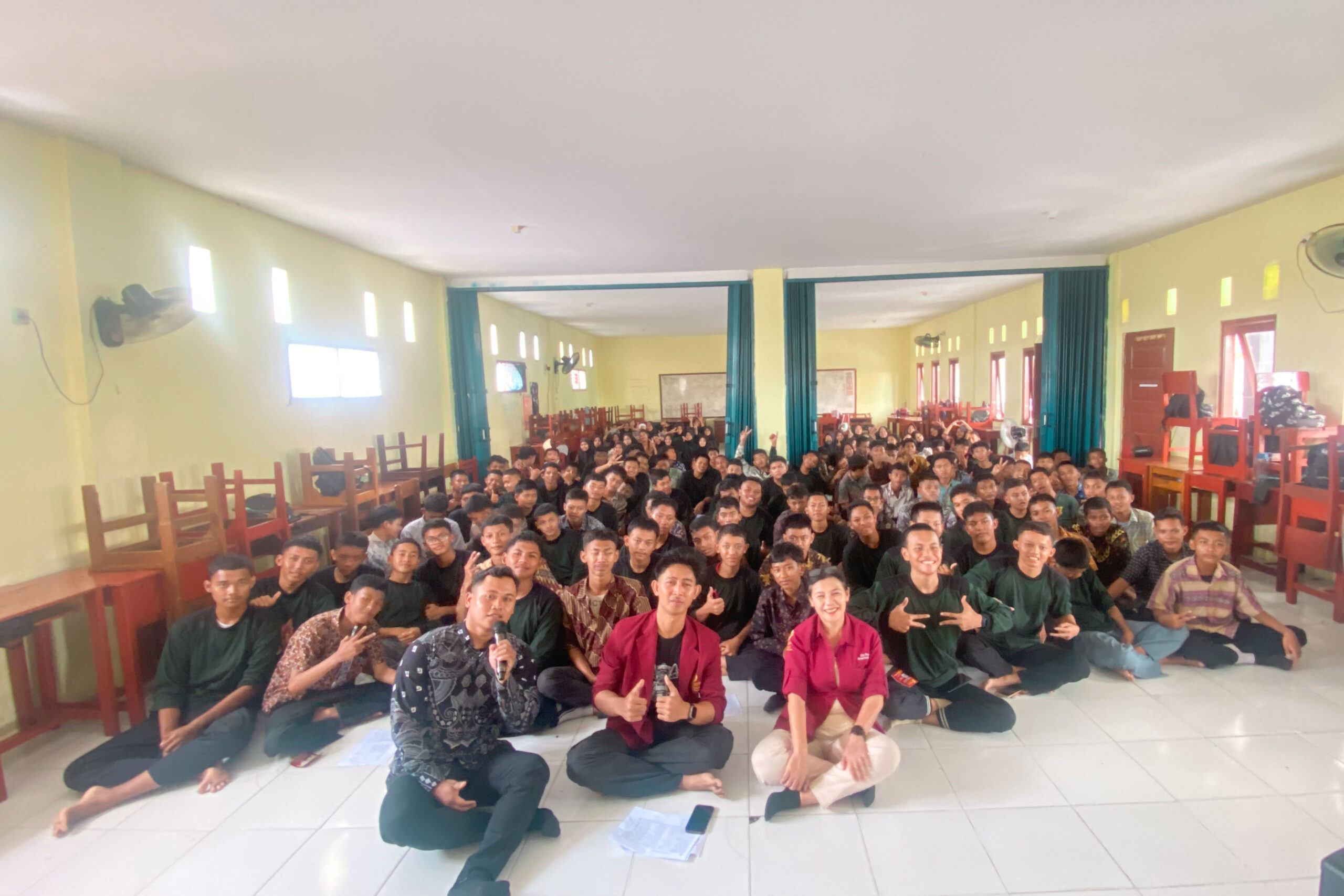 Tri Bhakti Business School bekerjasama dengan SMK Global Teknologi mengadakan Seminar Persiapan Dunia Kerja M Ivan Julio Subastian dan Novian Sihmawati, S. Kom