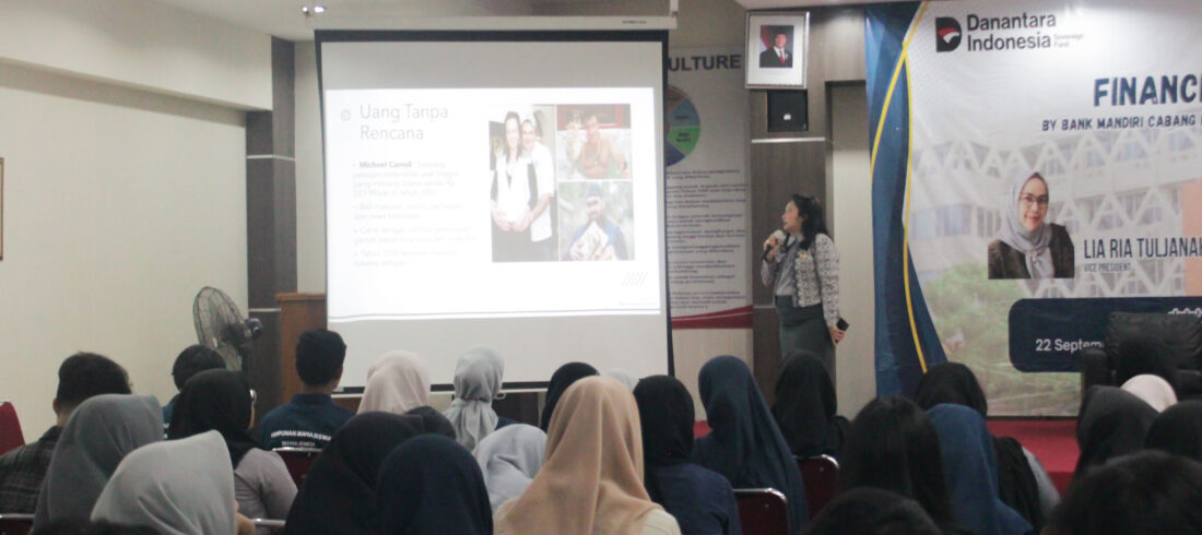 Himpunan Mahasiswa Manajemen Tri Bhakti Business School menyelenggarakan seminar keuangan dengan tema “Financial Planner Bersama Bank Mandiri.”.