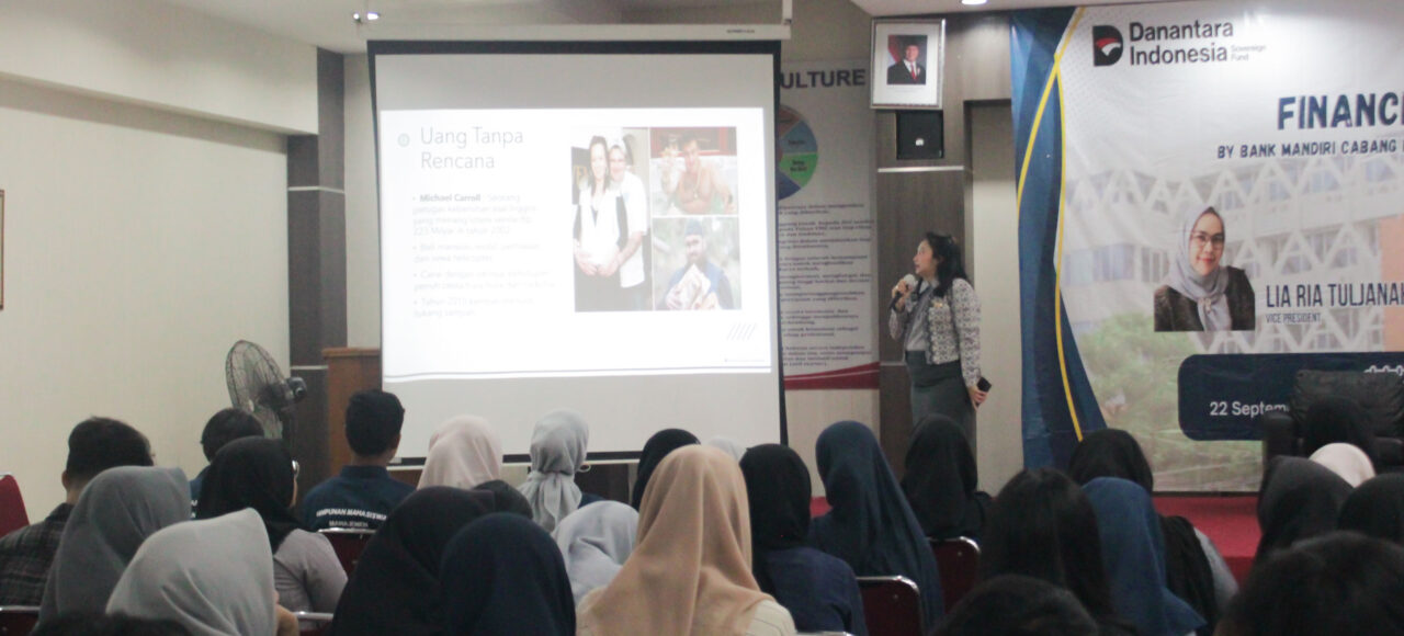 Himpunan Mahasiswa Manajemen Tri Bhakti Business School menyelenggarakan seminar keuangan dengan tema “Financial Planner Bersama Bank Mandiri.”.