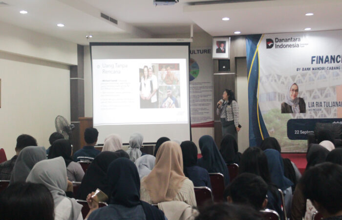 Himpunan Mahasiswa Manajemen Tri Bhakti Business School menyelenggarakan seminar keuangan dengan tema “Financial Planner Bersama Bank Mandiri.”.