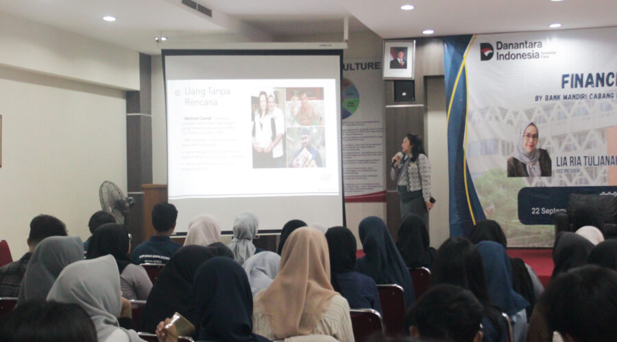 Himpunan Mahasiswa Manajemen Tri Bhakti Business School menyelenggarakan seminar keuangan dengan tema “Financial Planner Bersama Bank Mandiri.”.