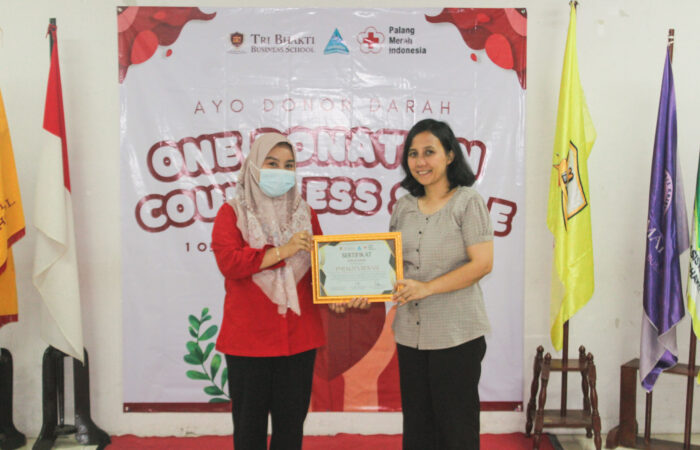 Donor Darah Tri Bhakti Business School Palang Merah Indonesia Bekasi Keri Boru Hotang. S.E., M.Ak