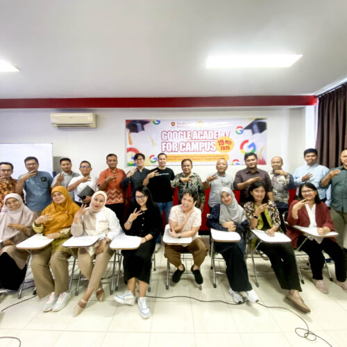 Dosen & Karyawan sedang melaksanakan pelatihan Google AI di Tri Bhakti