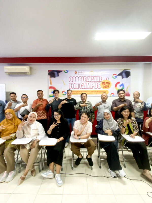 Dosen & Karyawan sedang melaksanakan pelatihan Google AI di Tri Bhakti