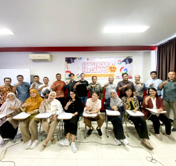 Dosen & Karyawan sedang melaksanakan pelatihan Google AI di Tri Bhakti