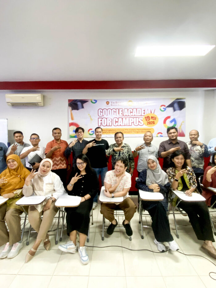 Dosen & Karyawan sedang melaksanakan pelatihan Google AI di Tri Bhakti