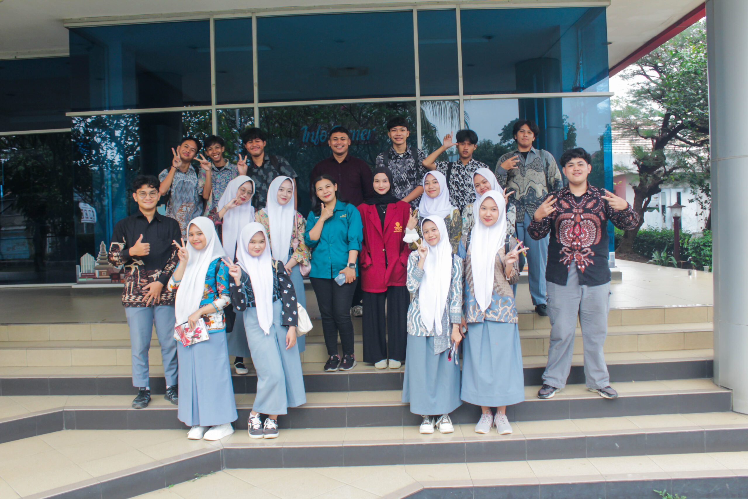 Kunjungan dari SMK Teratai Putih Global 3 ke STIE Tri Bhakti
