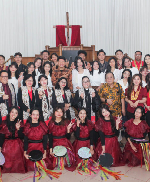 Unit Kegiatan Mahasiswa Paduan Suara berkolaborasi dengan Ikatan Mahasiswa Kristen Tri Bhakti Business School telah melaksanakan kegiatan Pelayanan Pujian Pentakosta di Gereja Kristen Jawa Bekasi