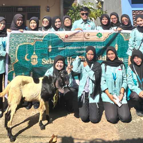 UKM Mahasiswa Muslim Tri Bhakti (IMMTI) kembali melaksanakan kegiatan qurban dengan mengusung tema “Satu Qurban, Sejuta Kebahagiaan: Mari Tebarkan Cinta dan Kepedulian.”