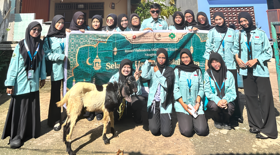 UKM Mahasiswa Muslim Tri Bhakti (IMMTI) kembali melaksanakan kegiatan qurban dengan mengusung tema “Satu Qurban, Sejuta Kebahagiaan: Mari Tebarkan Cinta dan Kepedulian.”