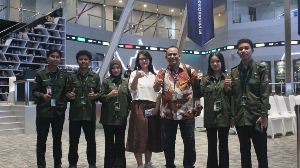 KSPM Tri Bhakti Foto bersama di Bursa Efek Indonesia